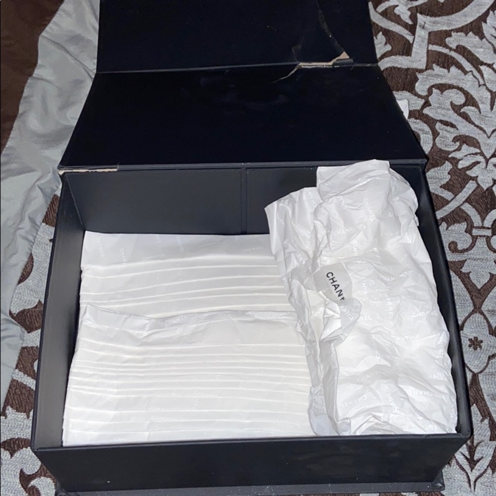 GONE🎉🎉💛💛Chanel small boy limited ed RARE 💛 - Picture 12 of 17